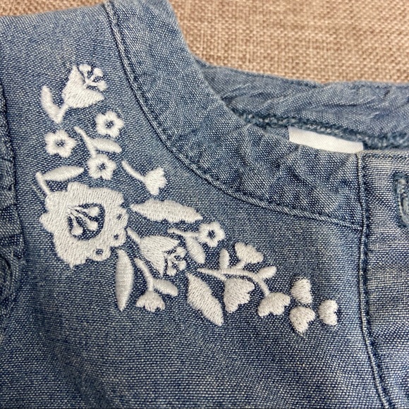 Carter’s Two Piece Outfit - Picture 2 of 6